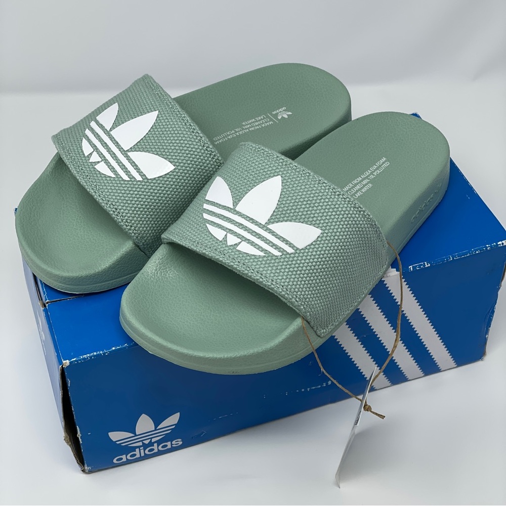 Adidas Originals Women s Adilette Lite Slides Sandals Sneaker Hazy Green White 5